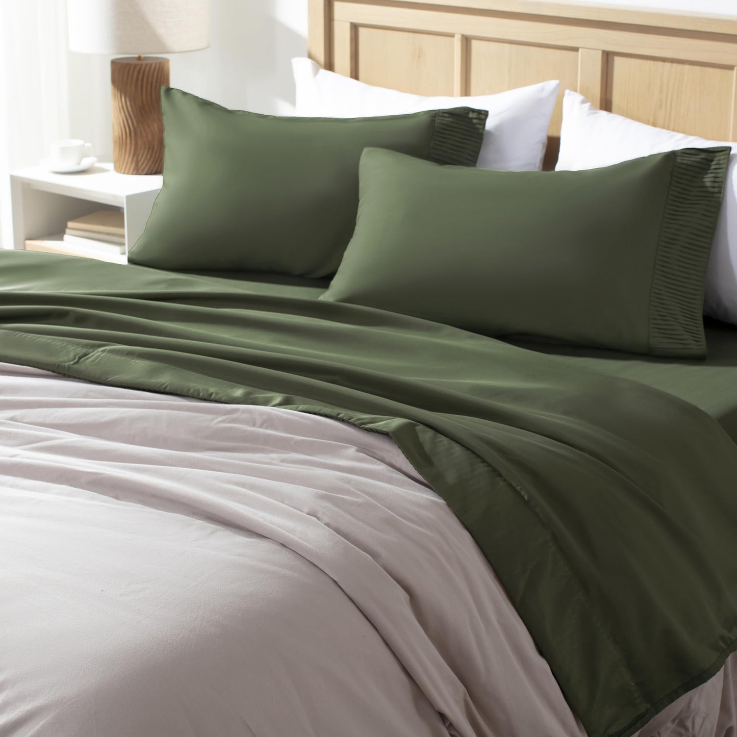 Microfiber Queen Sheet, Deep Pocket Up to 16", Hotel Luxury Breathable & Cooling Bed Sheet Set