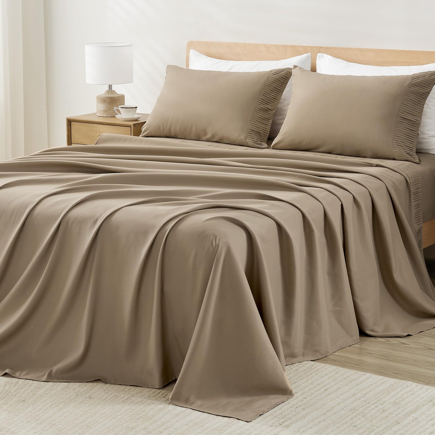 Microfiber Queen Sheet, Deep Pocket Up to 16", Hotel Luxury Breathable & Cooling Bed Sheet Set