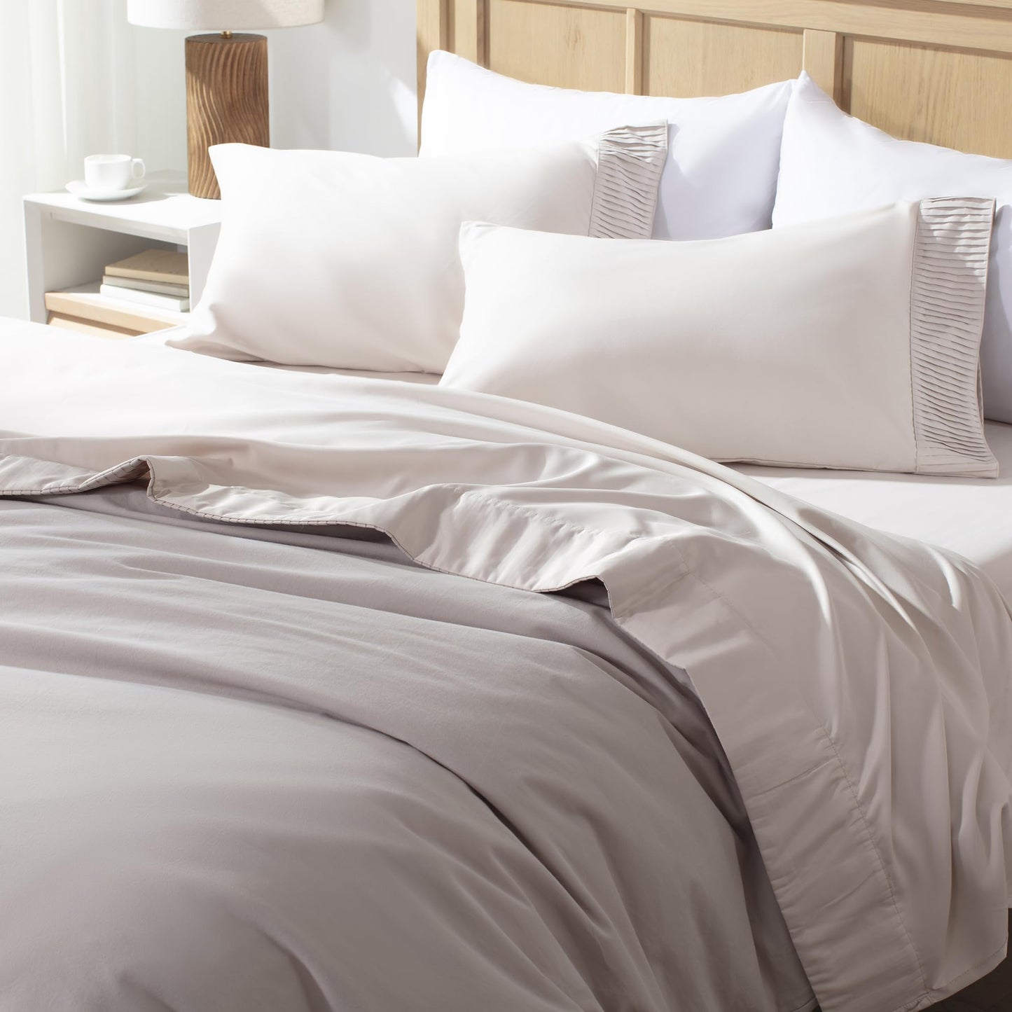 Microfiber Queen Sheet, Deep Pocket Up to 16", Hotel Luxury Breathable & Cooling Bed Sheet Set