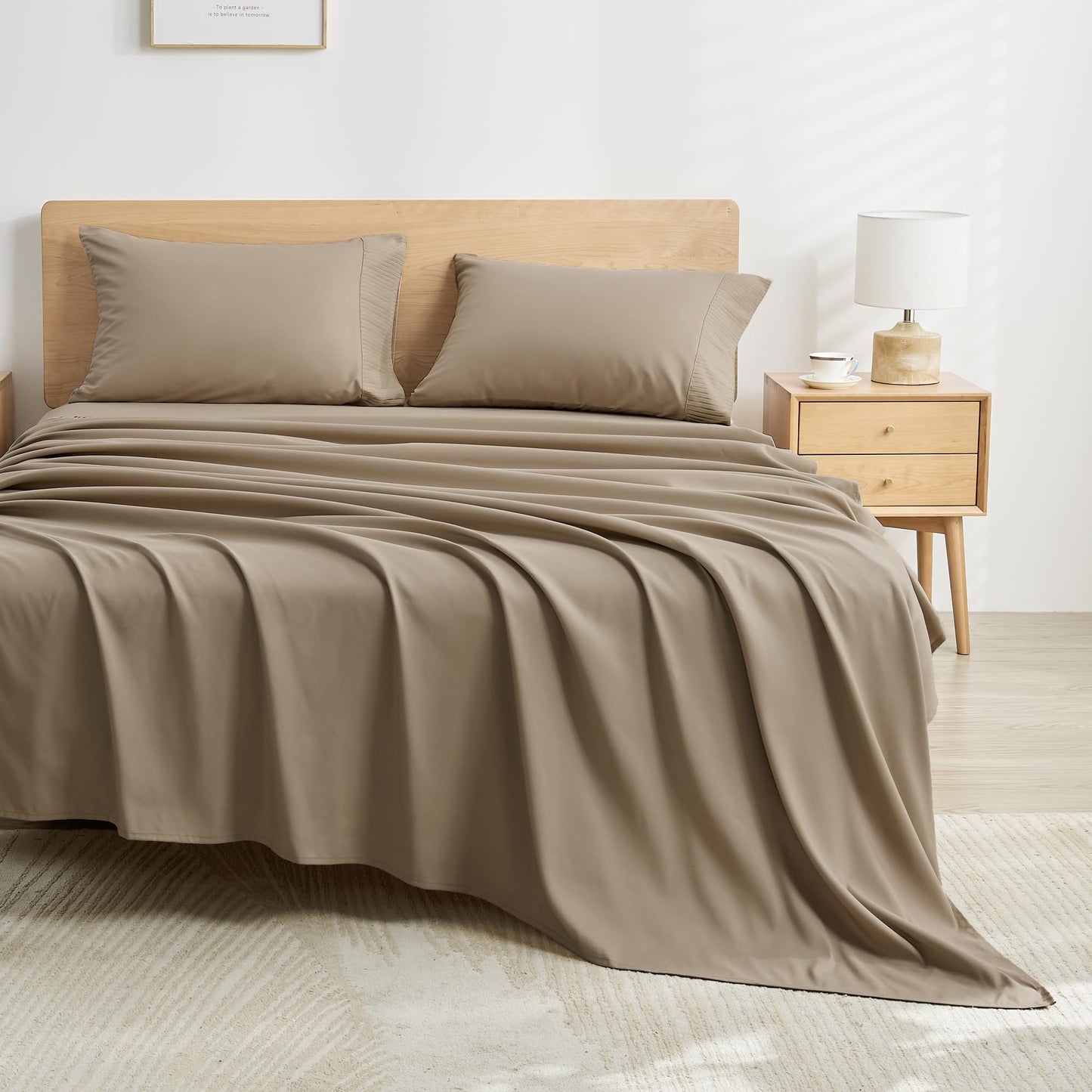 Microfiber Queen Sheet, Deep Pocket Up to 16", Hotel Luxury Breathable & Cooling Bed Sheet Set