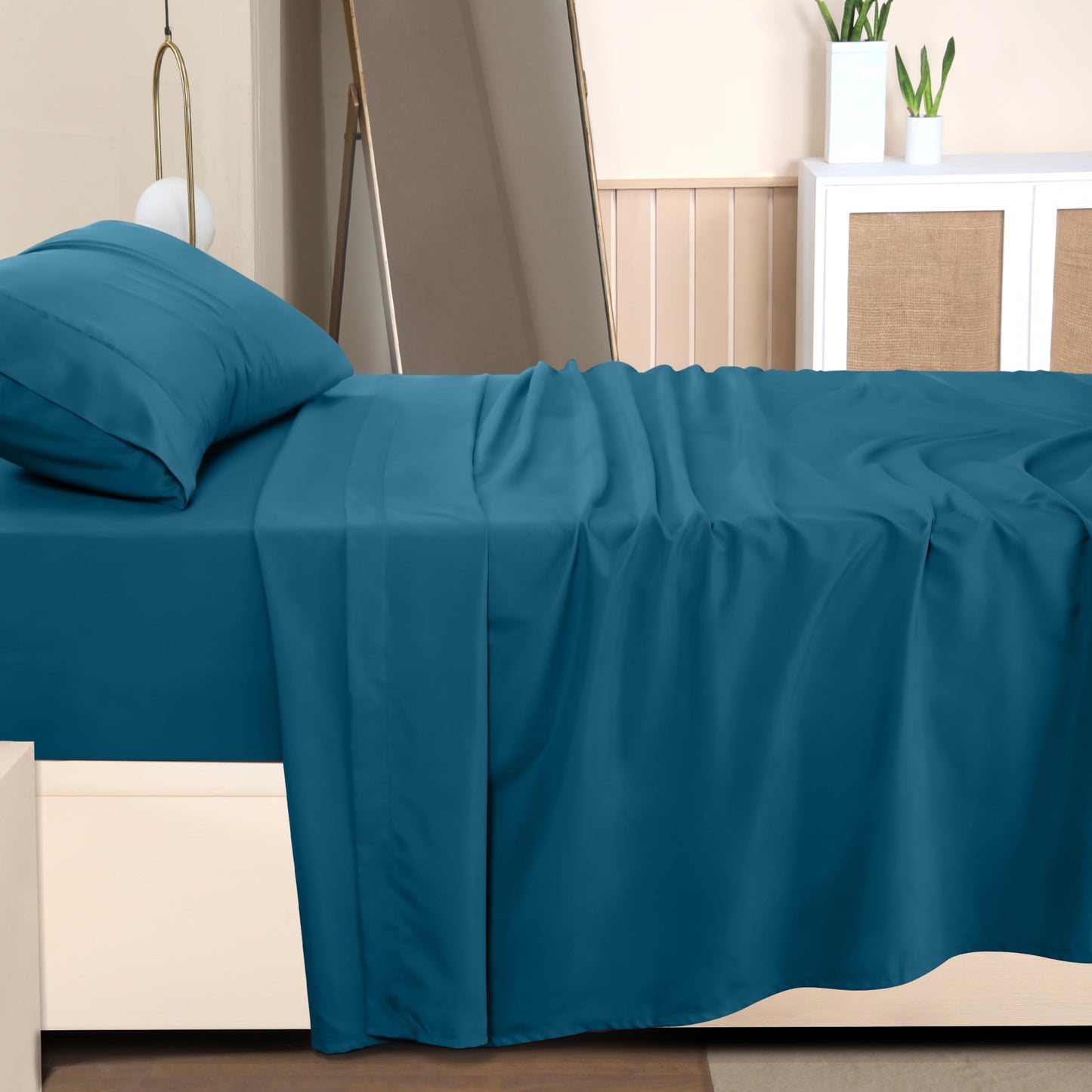 Utopia Bedding Queen Bed Sheets Set - 4 Piece Bedding - Brushed Microfiber - Shrinkage and Fade Resistant - Easy Care