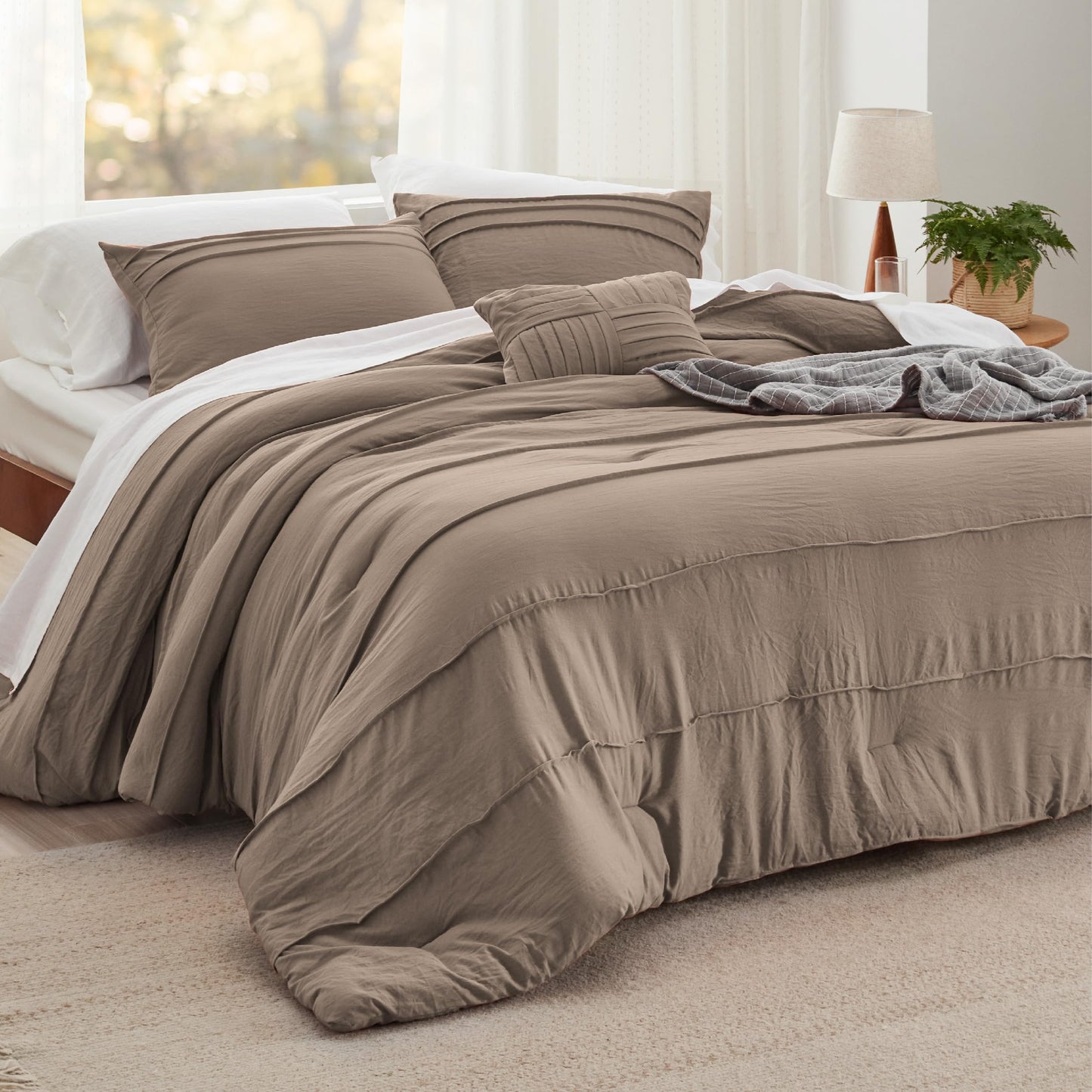 Bedsure Beige Queen Comforter Set - 4 Pieces Pinch Pleat Bed Set, Down Alternative Bedding Sets for All Season, 1 Comforter, 2 Pillowcases, 1 Decorative Pillow