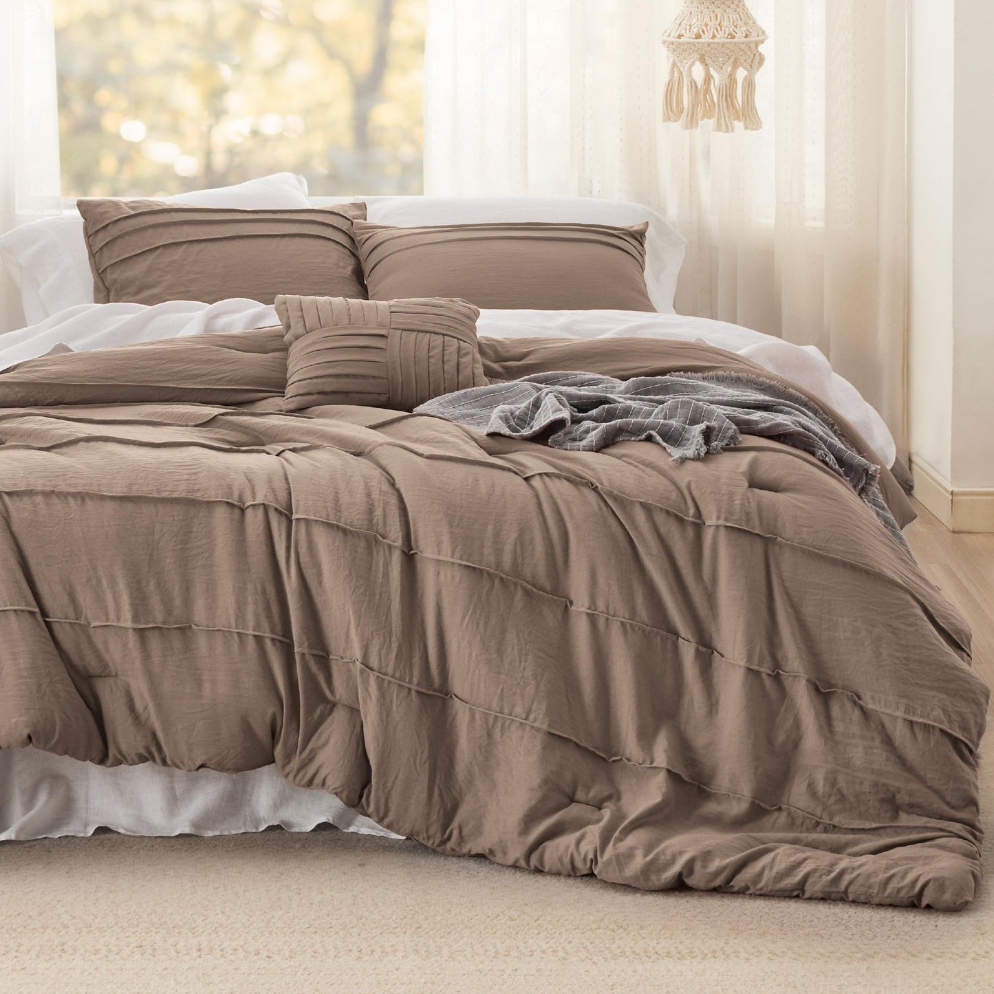 Bedsure Beige Queen Comforter Set - 4 Pieces Pinch Pleat Bed Set, Down Alternative Bedding Sets for All Season, 1 Comforter, 2 Pillowcases, 1 Decorative Pillow