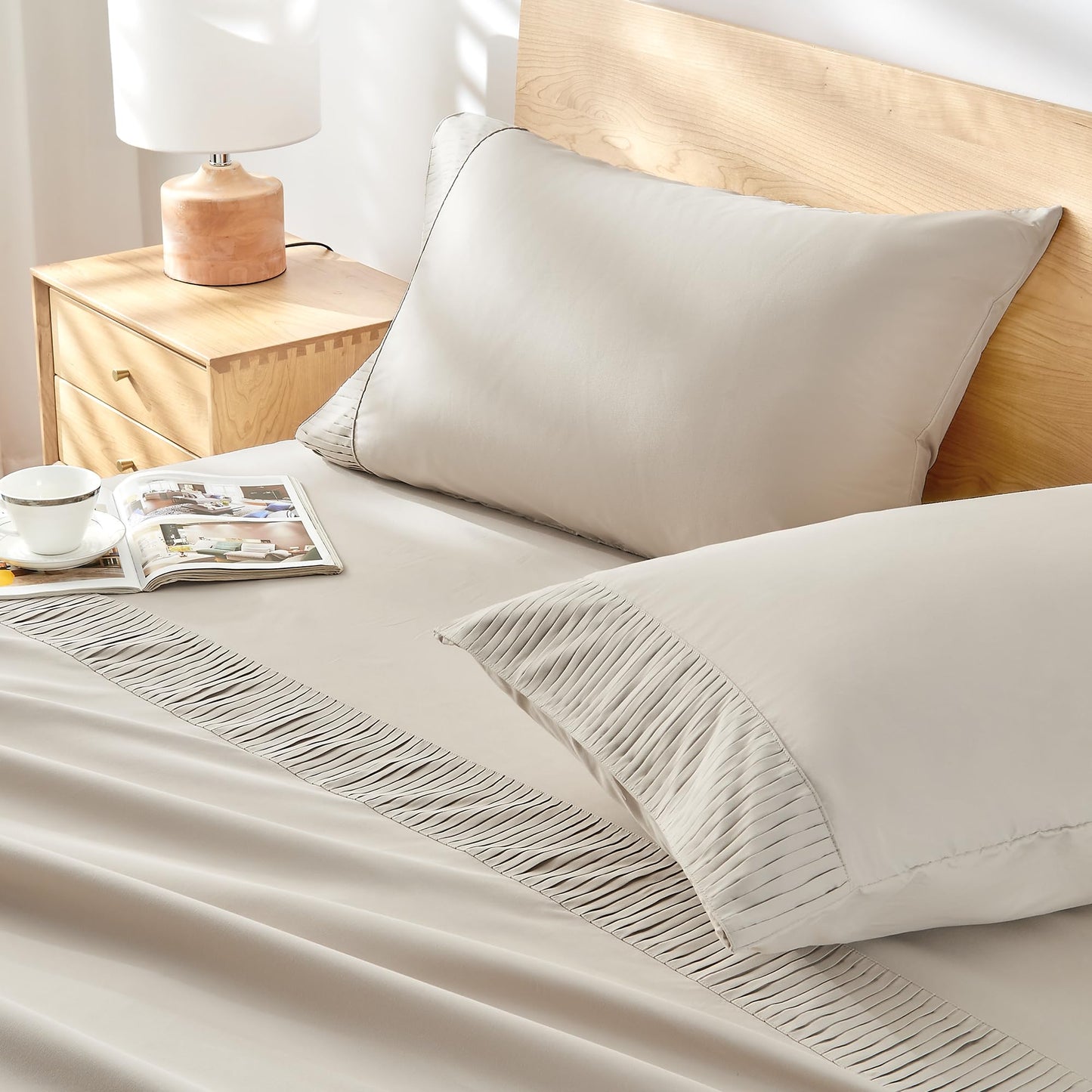 Microfiber Queen Sheet, Deep Pocket Up to 16", Hotel Luxury Breathable & Cooling Bed Sheet Set