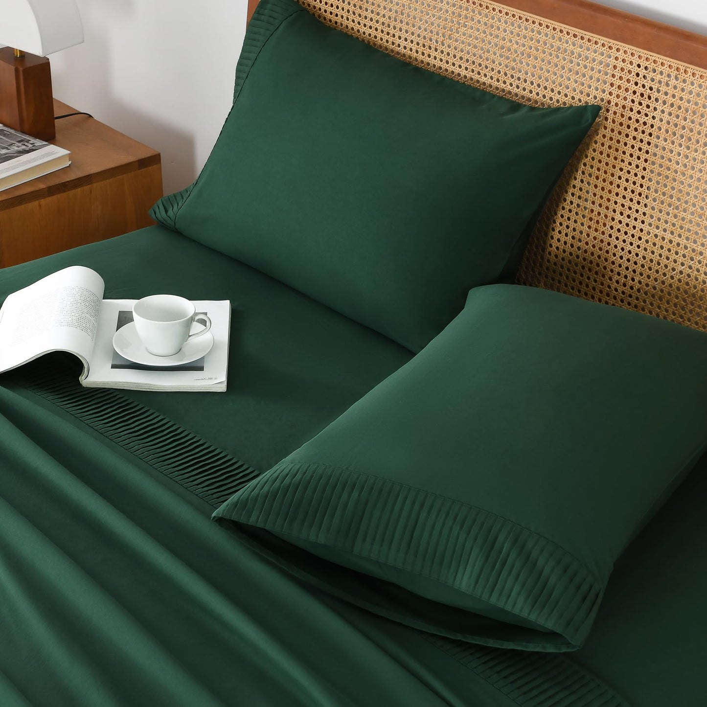 Microfiber Queen Sheet, Deep Pocket Up to 16", Hotel Luxury Breathable & Cooling Bed Sheet Set