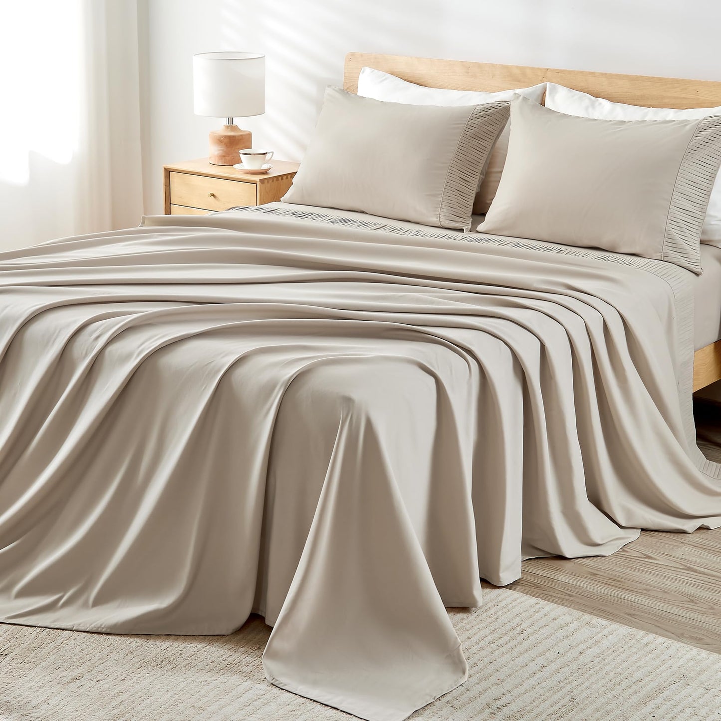 Microfiber Queen Sheet, Deep Pocket Up to 16", Hotel Luxury Breathable & Cooling Bed Sheet Set