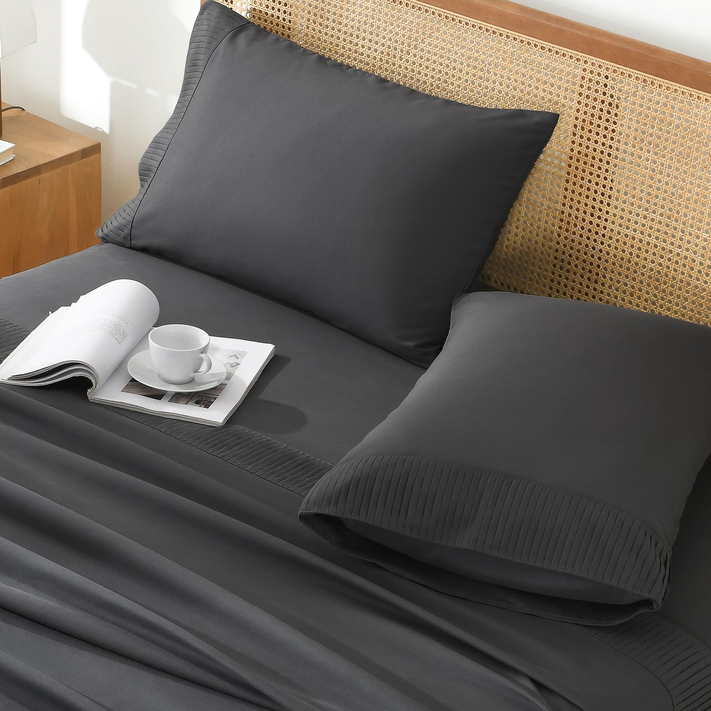 Microfiber Queen Sheet, Deep Pocket Up to 16", Hotel Luxury Breathable & Cooling Bed Sheet Set