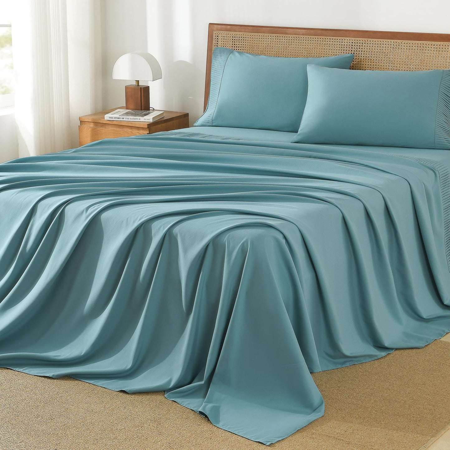 Microfiber Queen Sheet, Deep Pocket Up to 16", Hotel Luxury Breathable & Cooling Bed Sheet Set