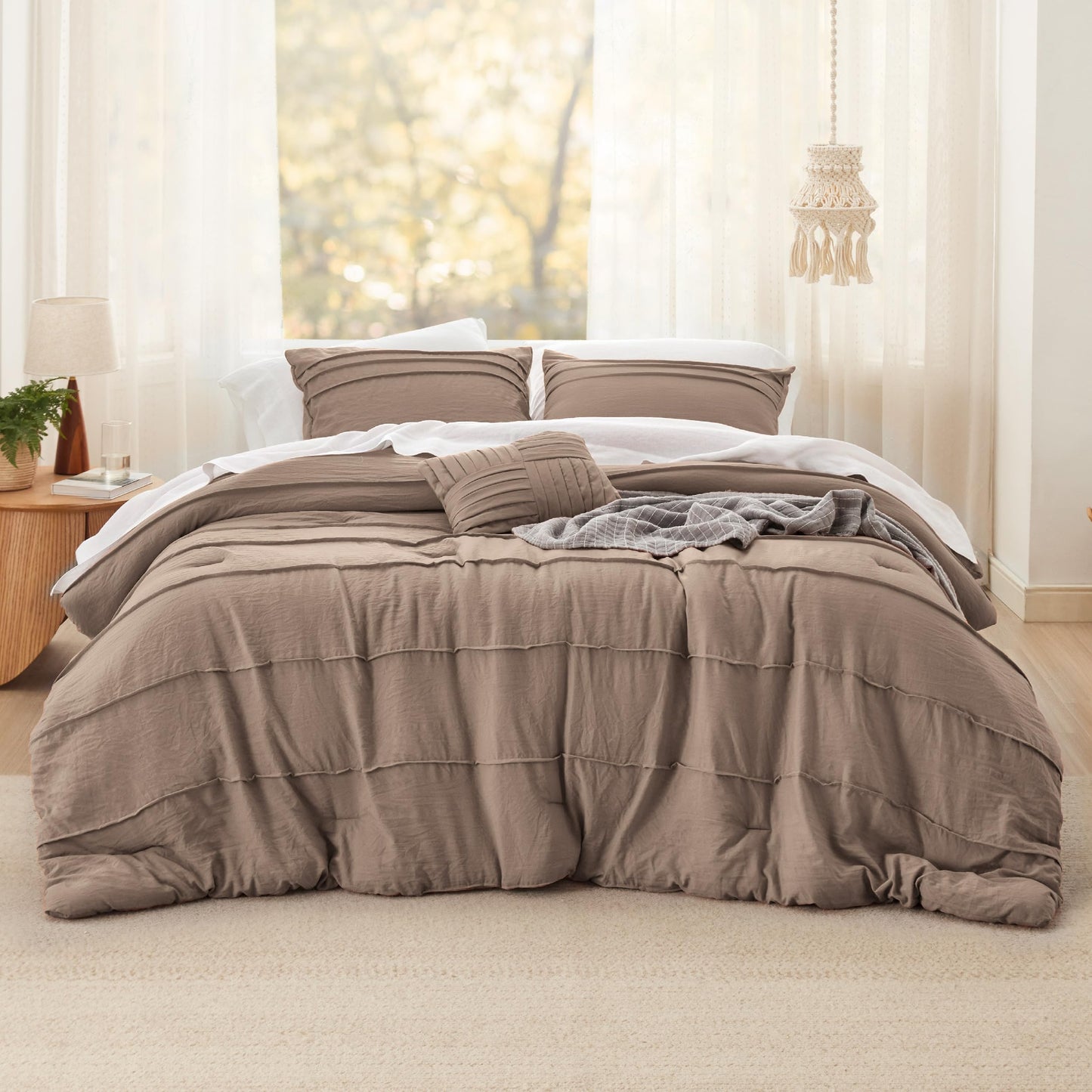 Bedsure Beige Queen Comforter Set - 4 Pieces Pinch Pleat Bed Set, Down Alternative Bedding Sets for All Season, 1 Comforter, 2 Pillowcases, 1 Decorative Pillow