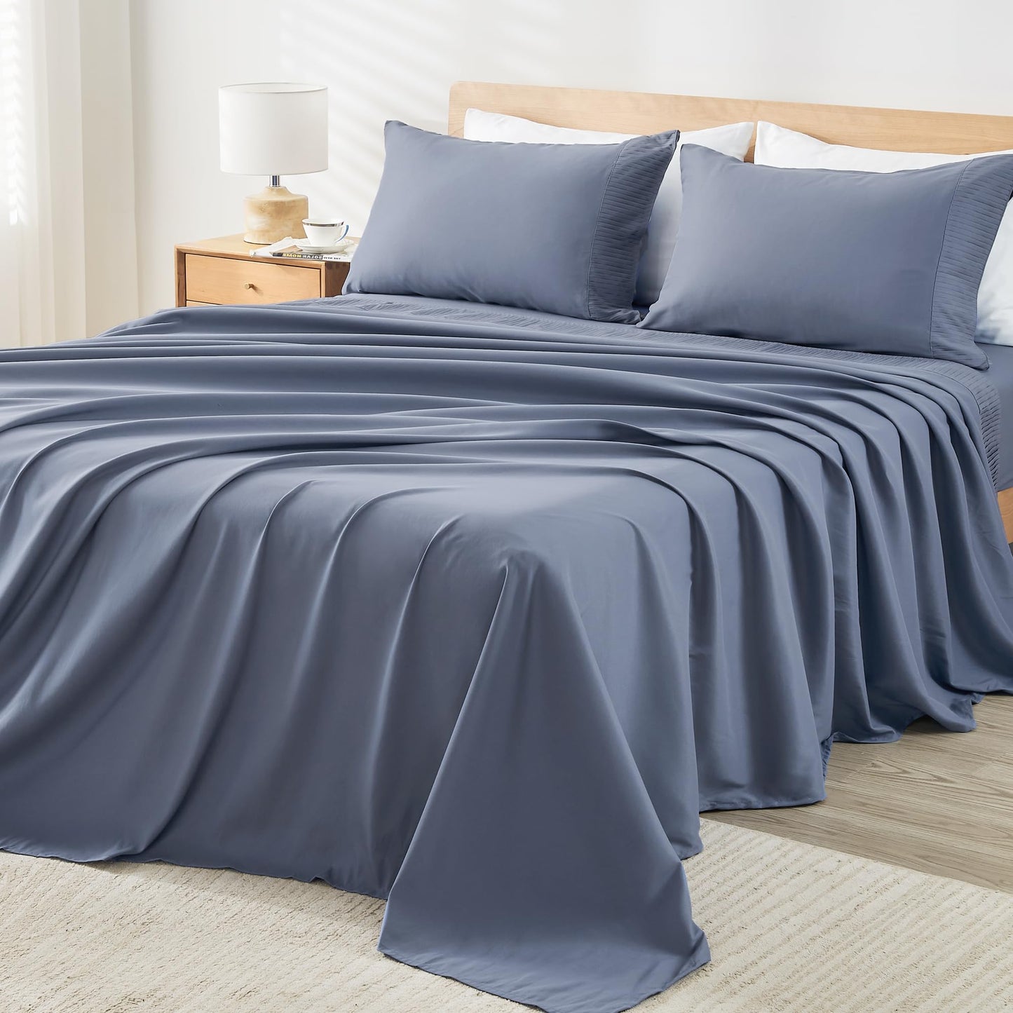 Microfiber Queen Sheet, Deep Pocket Up to 16", Hotel Luxury Breathable & Cooling Bed Sheet Set