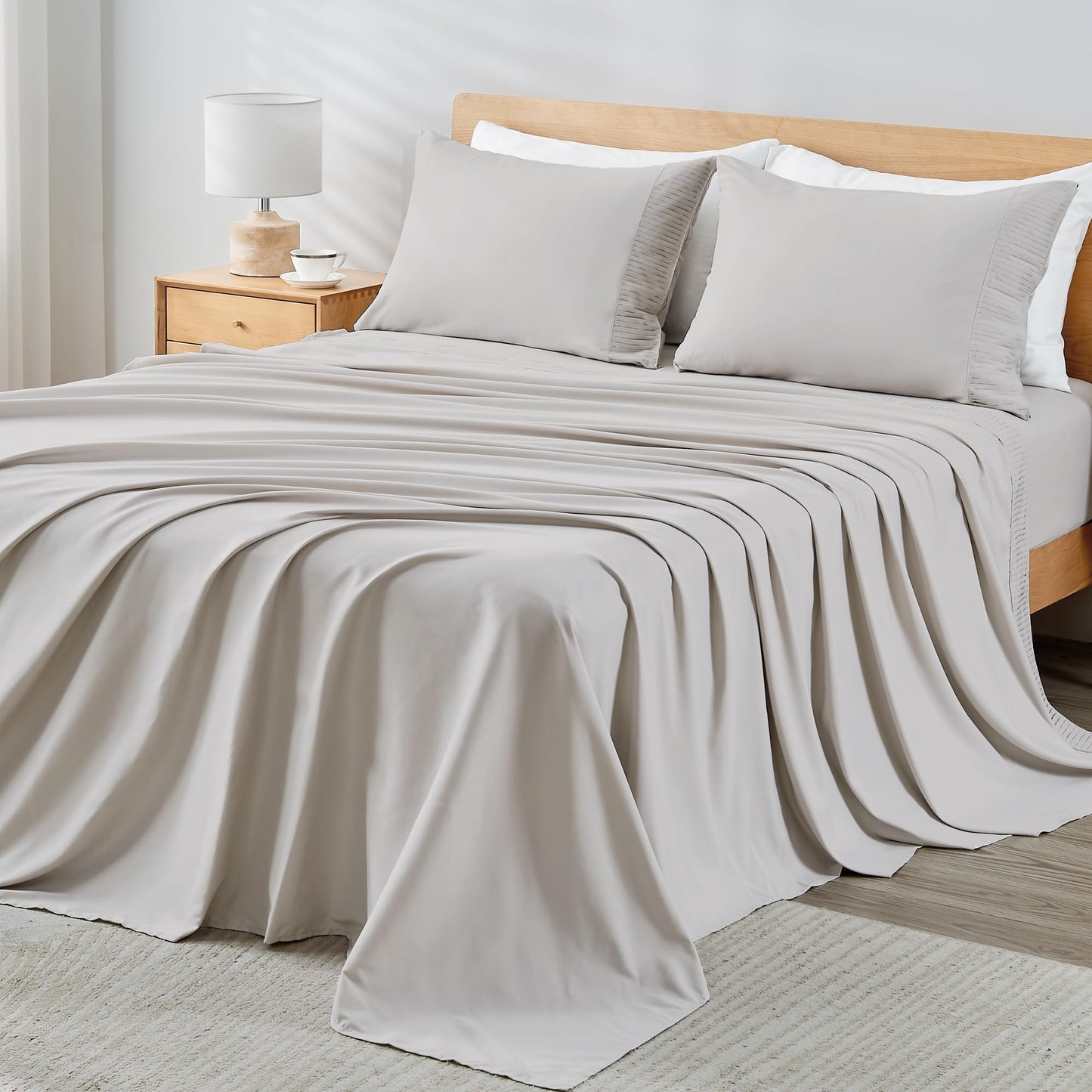 Microfiber Queen Sheet, Deep Pocket Up to 16", Hotel Luxury Breathable & Cooling Bed Sheet Set