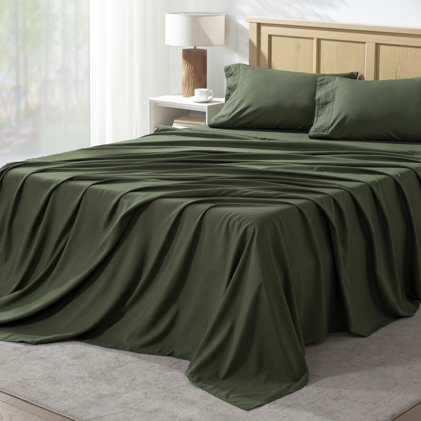 Microfiber Queen Sheet, Deep Pocket Up to 16", Hotel Luxury Breathable & Cooling Bed Sheet Set