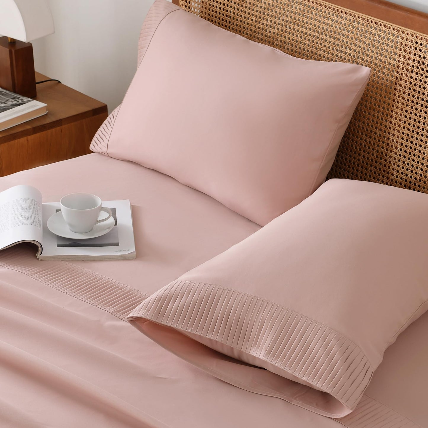 Microfiber Queen Sheet, Deep Pocket Up to 16", Hotel Luxury Breathable & Cooling Bed Sheet Set